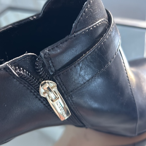 Vince Camuto black leather boots - Picture 9 of 9